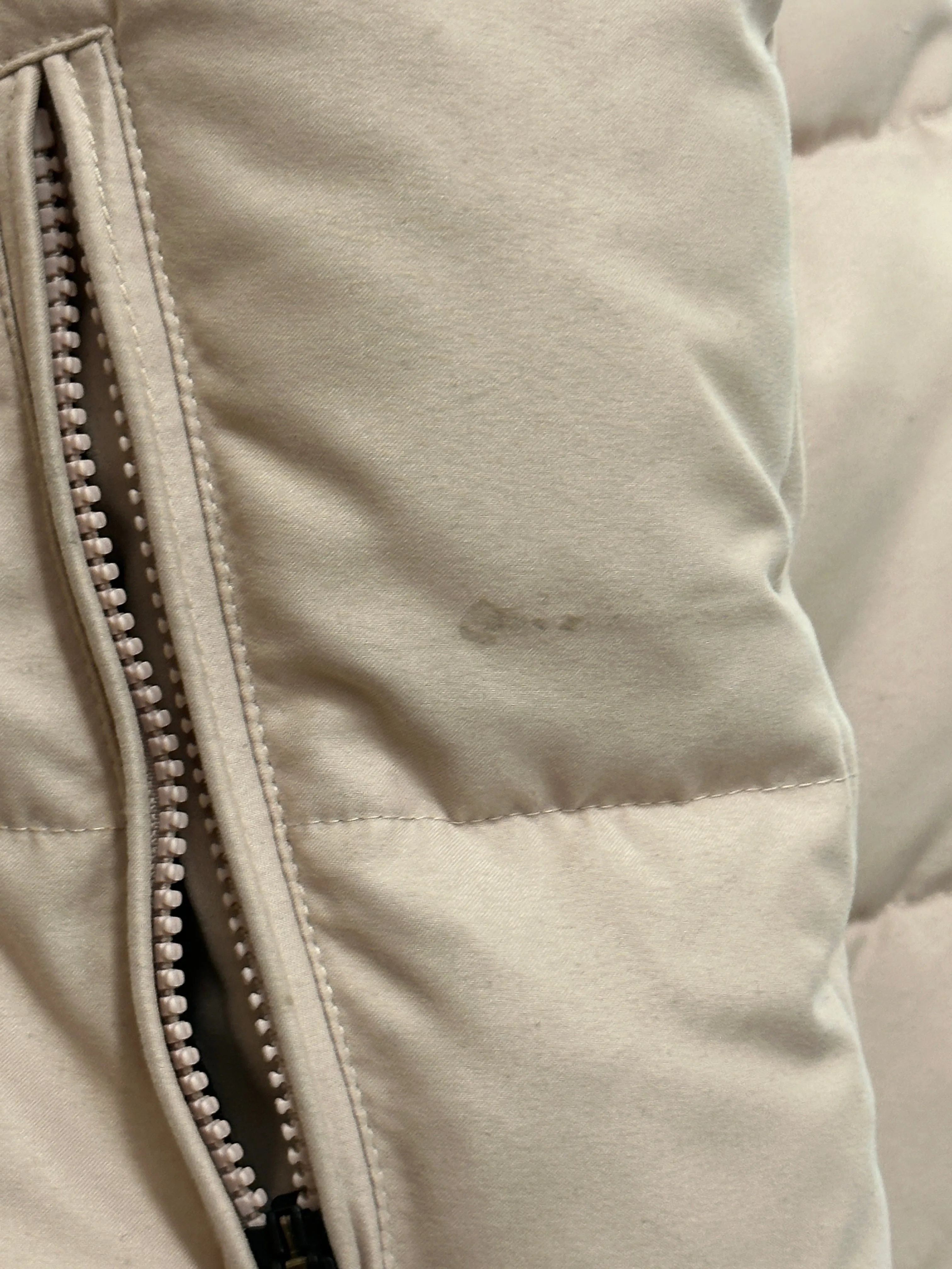 Hooded Puffer Jacket in Pink